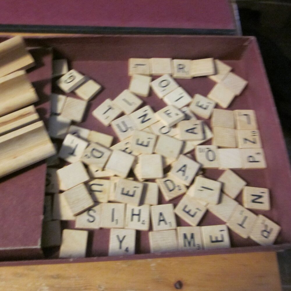 Vtg 1976 Scrabble game all intact wood squares and square holder